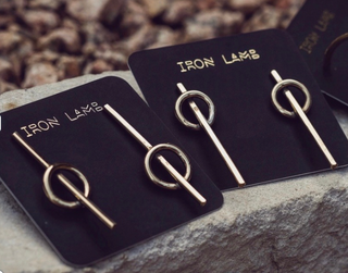 Pendulum post earrings (Gold)