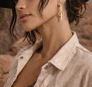 Pendulum post earrings (Gold)